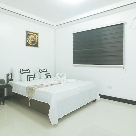 Lavita By Reddoorz Angeles Exterior photo