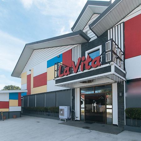 Lavita By Reddoorz Angeles Exterior photo