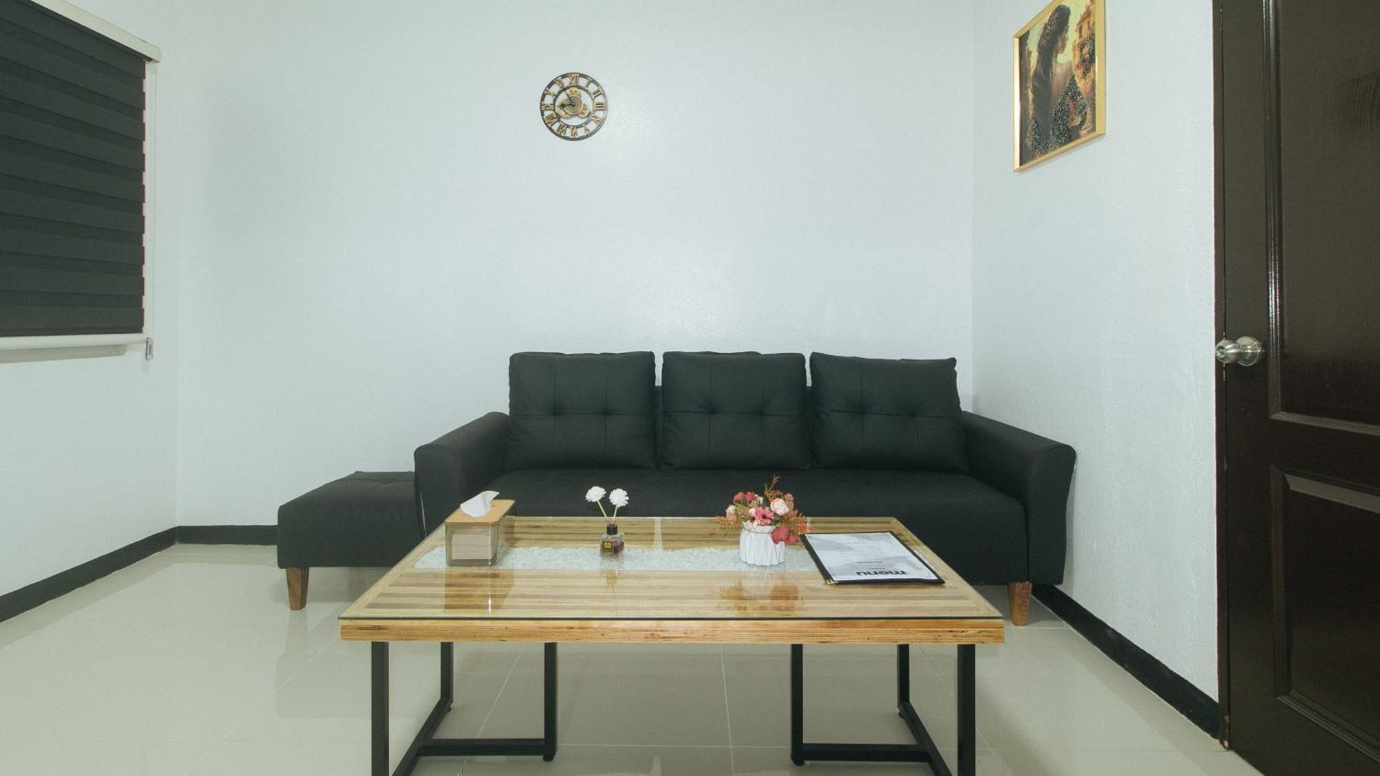 Lavita By Reddoorz Angeles Exterior photo