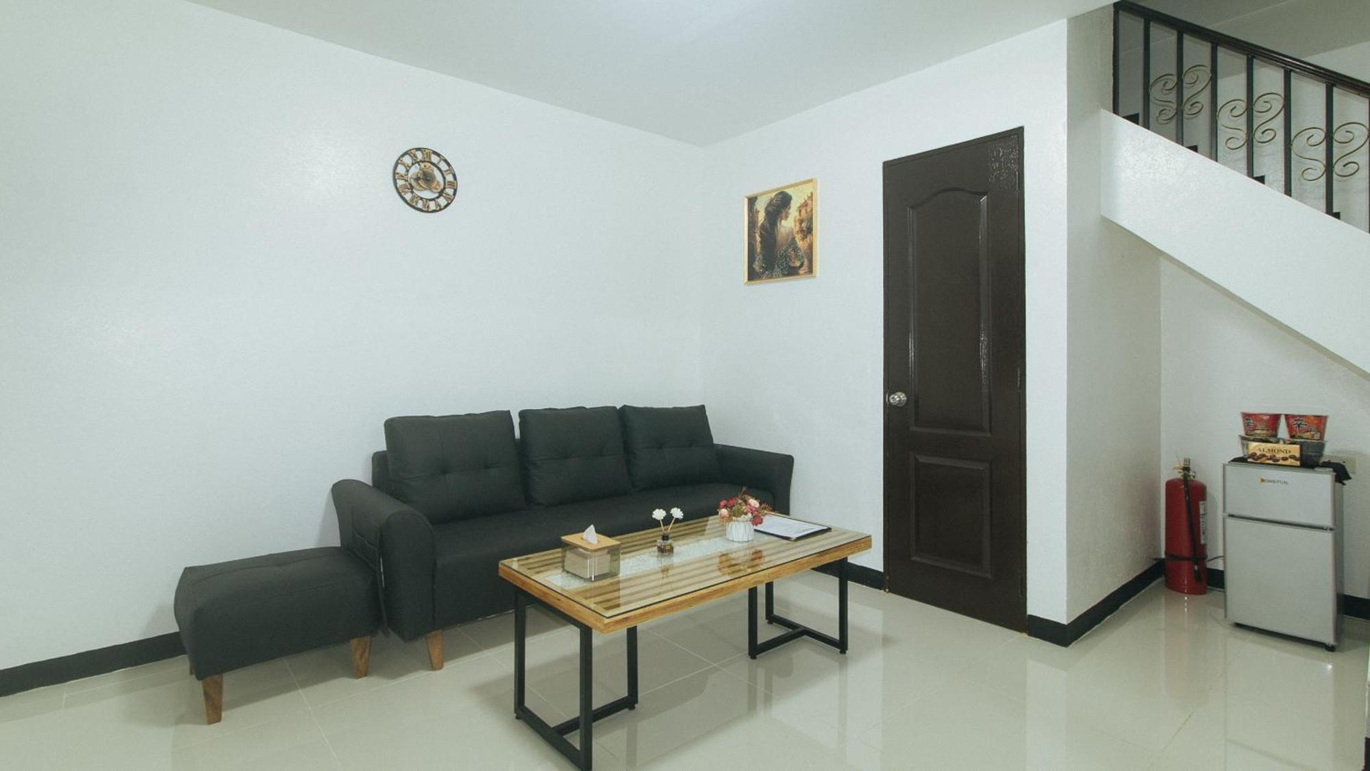 Lavita By Reddoorz Angeles Exterior photo