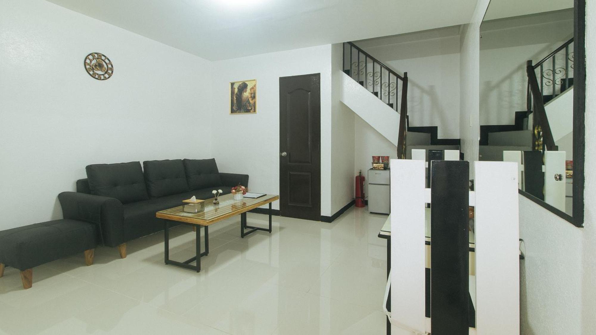 Lavita By Reddoorz Angeles Exterior photo